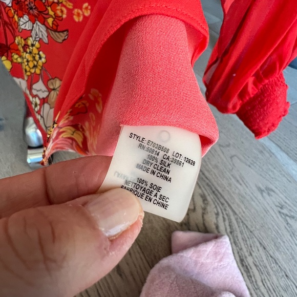 Silk Red Elie Tahari Blouse Size 0 - Picture 4 of 4